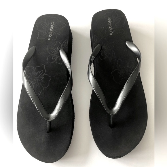Xhilaration Wedge Flip Flops in Black Color Women’s Size 10 - Picture 2 of 5